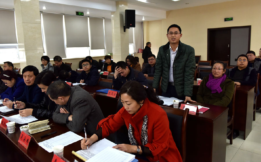 2015年11月26日述责述廉大会职工现场提问.jpg