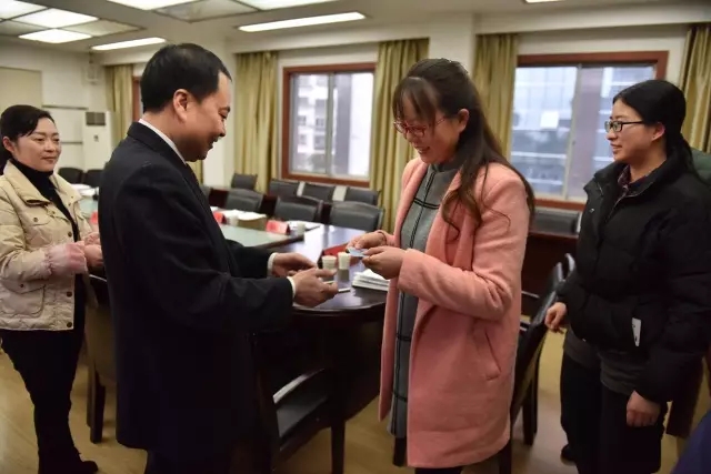 市经信委召开引进高层次人才新春座谈会 (1).jpg